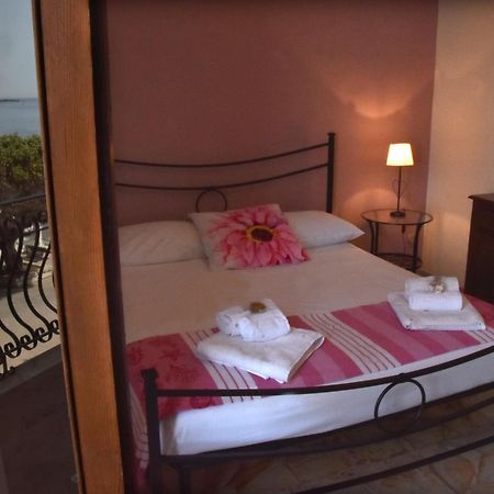 Plaza Apartment Giardini Naxos Bagian luar foto