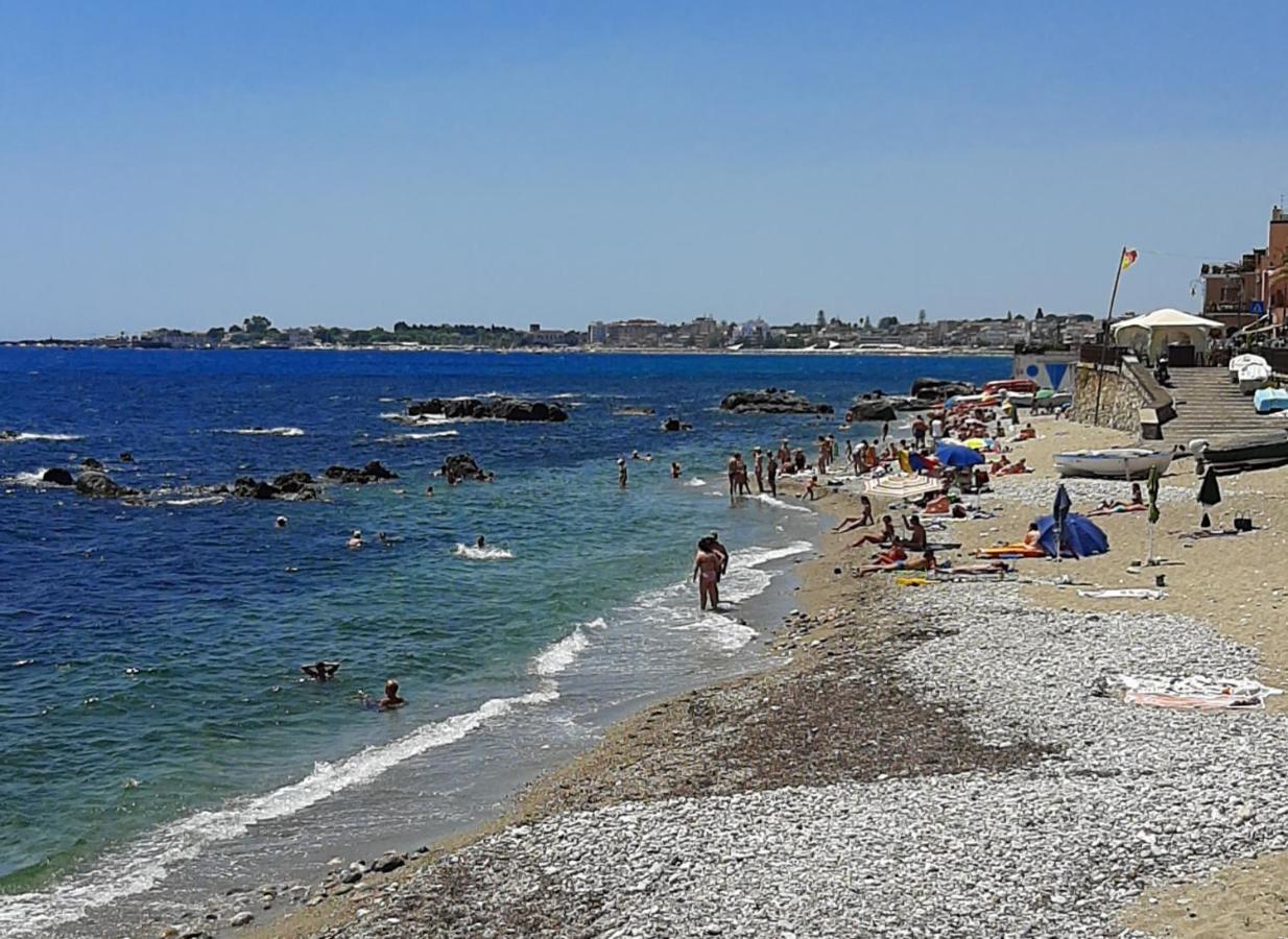 Plaza Apartment Giardini Naxos Bagian luar foto